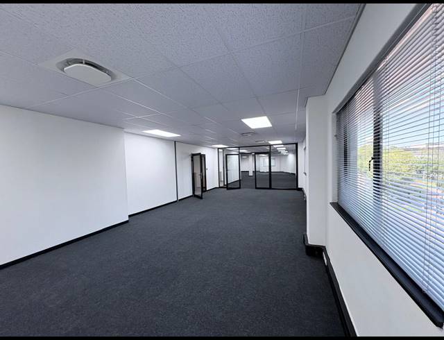 739M² OFFICE TO LET IN MIDRIDGE PARK
